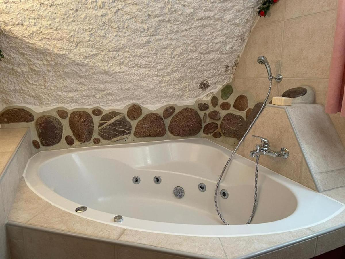 Casa Job - Gasthaus - Sauna, Whirlpool - Trun Eksteriør bilde